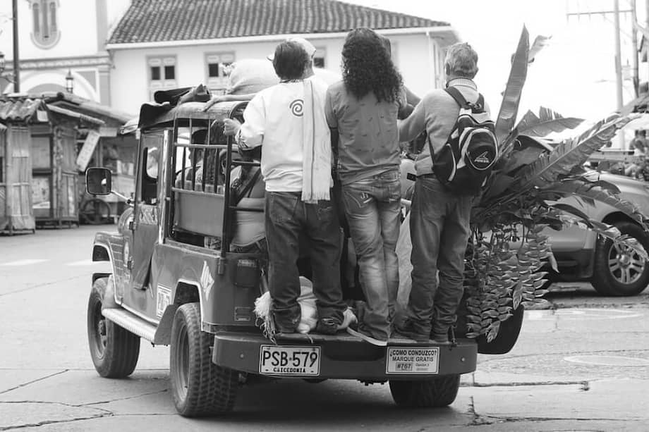 Los Willys, fabricados a mediados del siglo XX por la marca Jeep, son todavía ampliamente utilizados en la zona cafetera. / Pixabay