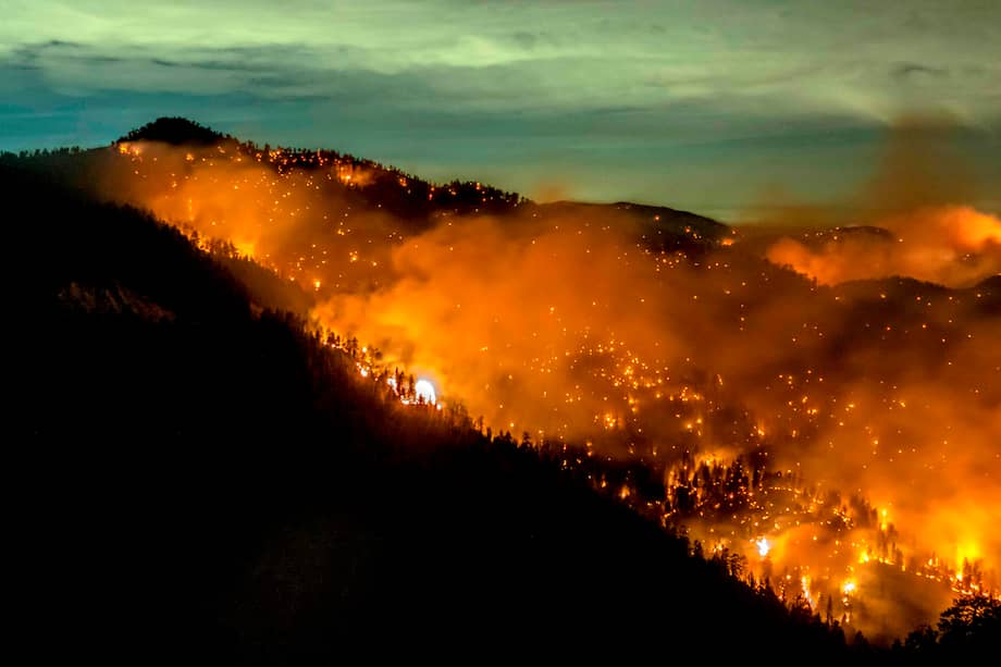Incendio en Los Ángeles en septiembre de 2020. El mundo sufrió 6.681 desastres naturales relacionados con el clima en las dos primeras décadas del siglo XXI.