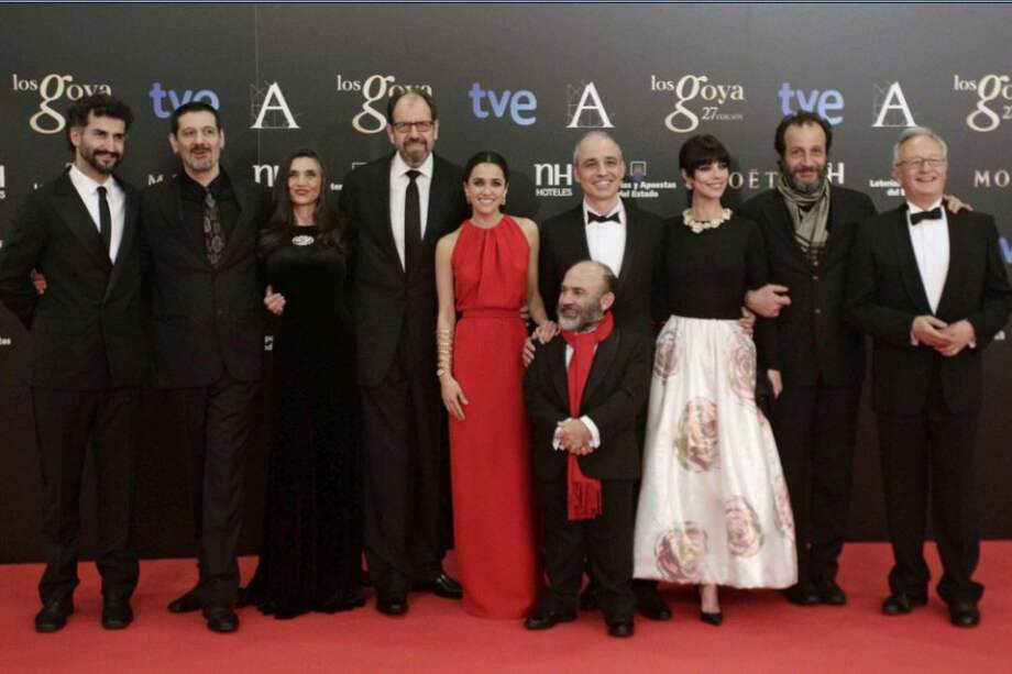 El elenco de de la película "Blancanieves" posa a su llegada a la XXVII edición de los premios Goya.