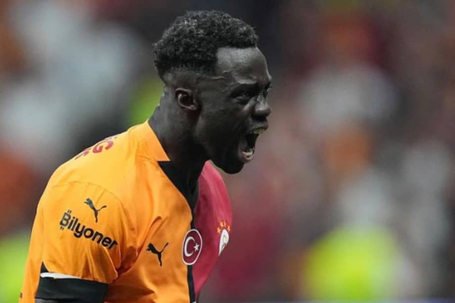 Dávinson Sánchez, defensor colombiano del Galatasaray, lleva tres goles esta temporada.