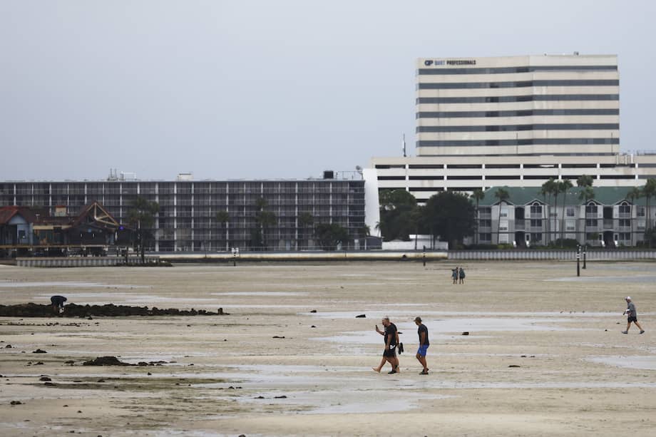 En el centro de Florida, los ríos y los canales se desbordaron por las intensas precipitaciones que trajo el huracán.