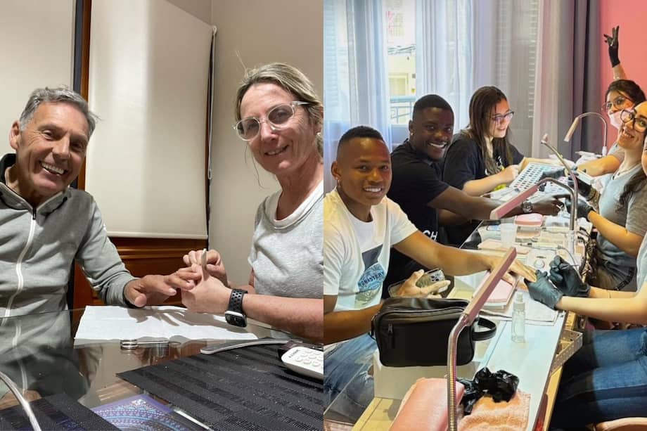 A la izquierda Miguel Ángel Russo, a la derecha los colombianos Jaminton Campaz y Dannovi Quiñónez arreglándose las uñas.