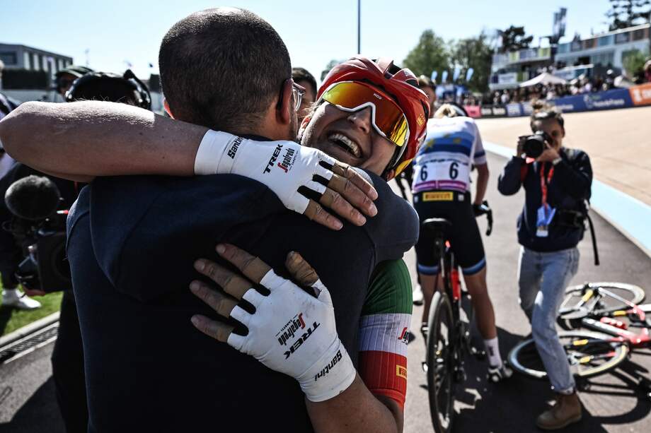 La italiana atacó a 34 kilómetros de meta.