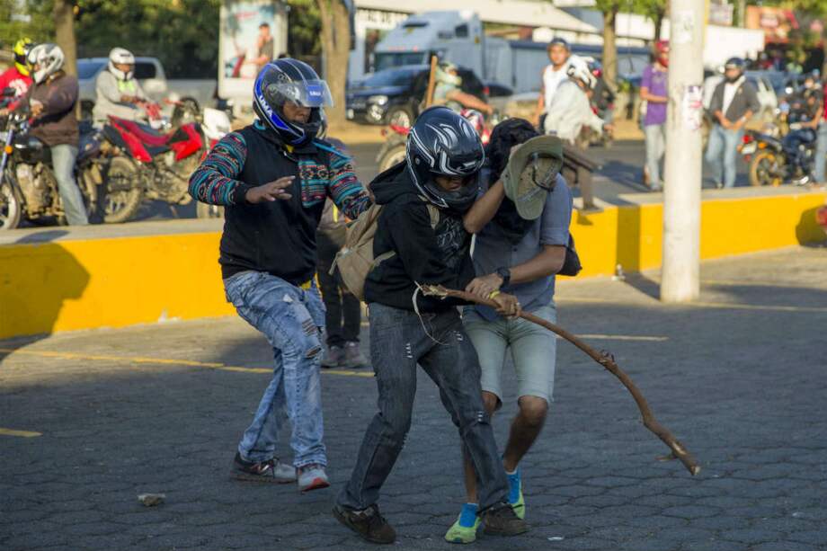 Desde hace ocho días miles de personas protestan en Nicaragua. / EFE