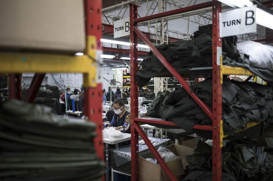 El subsidio al 50 % de la prima para trabajadores de salario mínimo cubrirá a cuatro millones de trabajadores en todo el país.