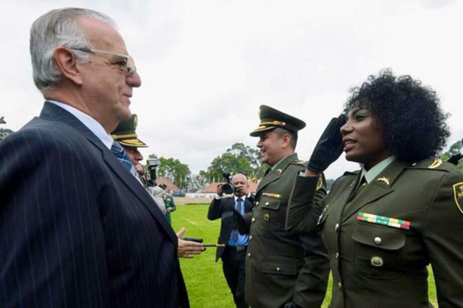 Mayor Martha Chaverra se convirtió en la primera policía afro en llevar su pelo sin alisar. / Foto: Vicepresidencia