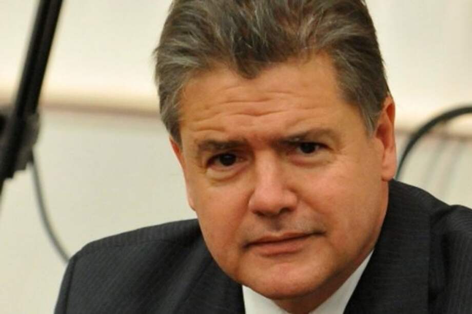 Renuncia senador Juan Carlos Vélez al Senado y al Partido de la U