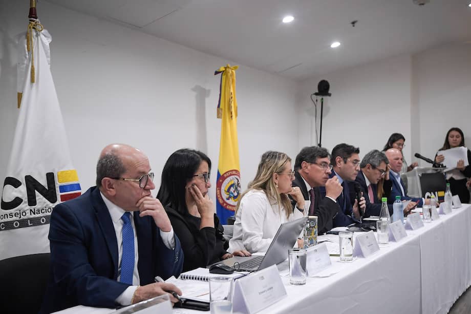 CNE en votación sobre caso de Iván Cepeda en la consulta.