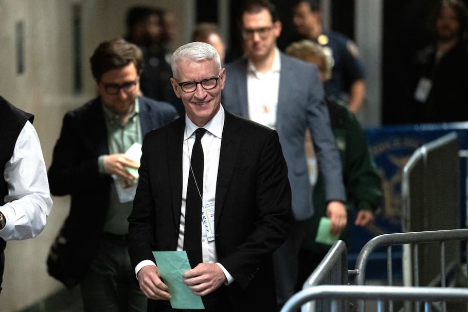 Anderson Cooper, presentador en CBS y CNN.