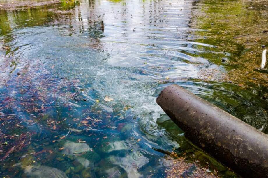 La descontaminación se ha realizado bioestimulando con lactato bacterias dehalorespiradoras presentes en el acuífero, localizado en la provincia de Barcelona. / Istock