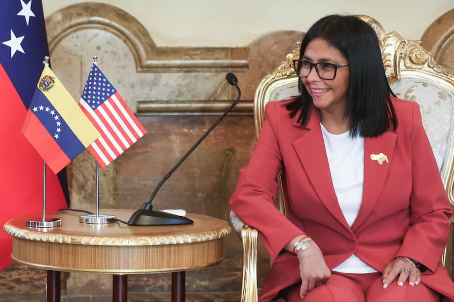 Antes vicepresidenta de Nicolás Maduro, Delcy Rodríguez asumió el mando de Miraflores bajo la presión del mandatario de Estados Unidos, Donald Trump.