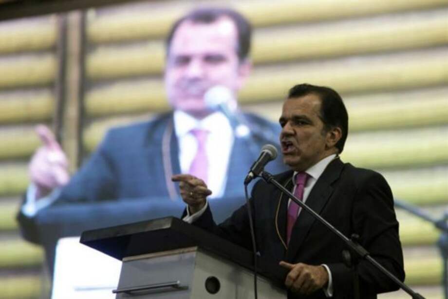 ¿Por qué renunció Óscar Iván Zuluaga a dirección del Centro Democrático?