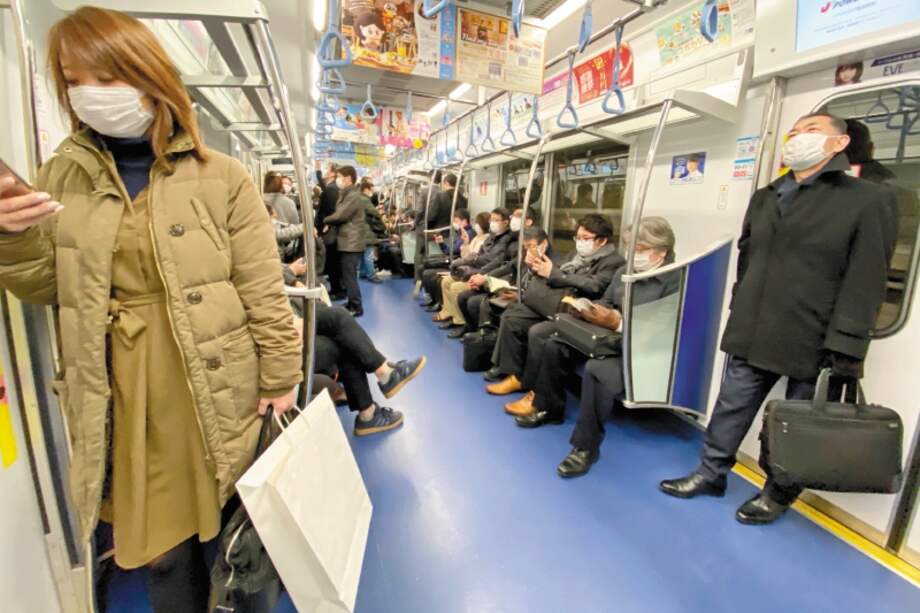 La pulcra cotidianidad en el metro de Tokio. / Cortesía de Gonzalo Robledo