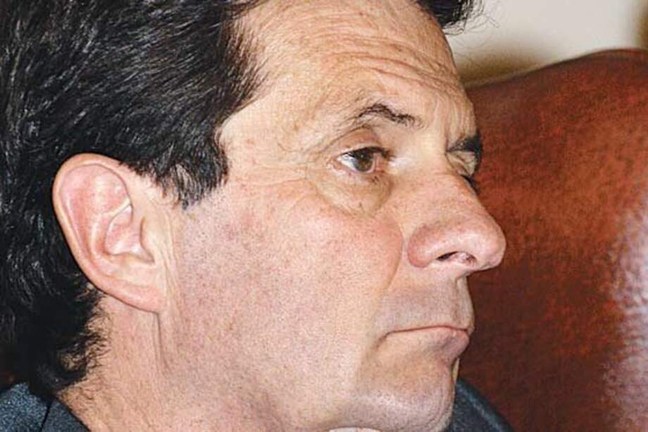 Crecen críticas contra Fernando Londoño por su reciente columna