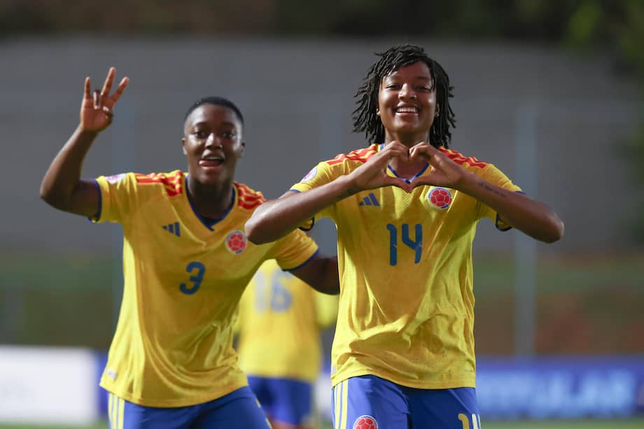 Jugadoras de Colombia celebran el segundo gol de este martes 10 de febrero, en el partido contra Uruguay por la tercera jornada del Sudamericano Femenino Sub-20 Paraguay 2026.