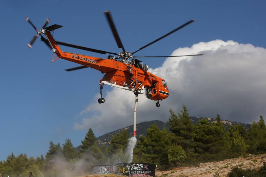 Grecia lucha contra los incendios que ya han devastado más de 16.000 hectareas.