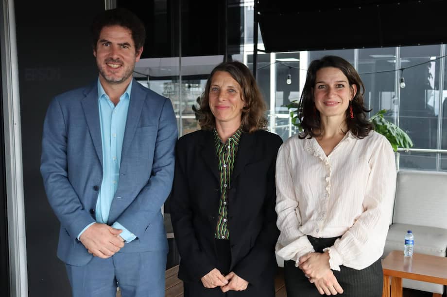 Nicolas Chenet, director del Departamento de Desarrollo Sostenible de Expertise France, Cassilde Brénière, directora general adjunta de Expertise France y Murielle Gurtner, representante de Expertise France para la Región Andina.