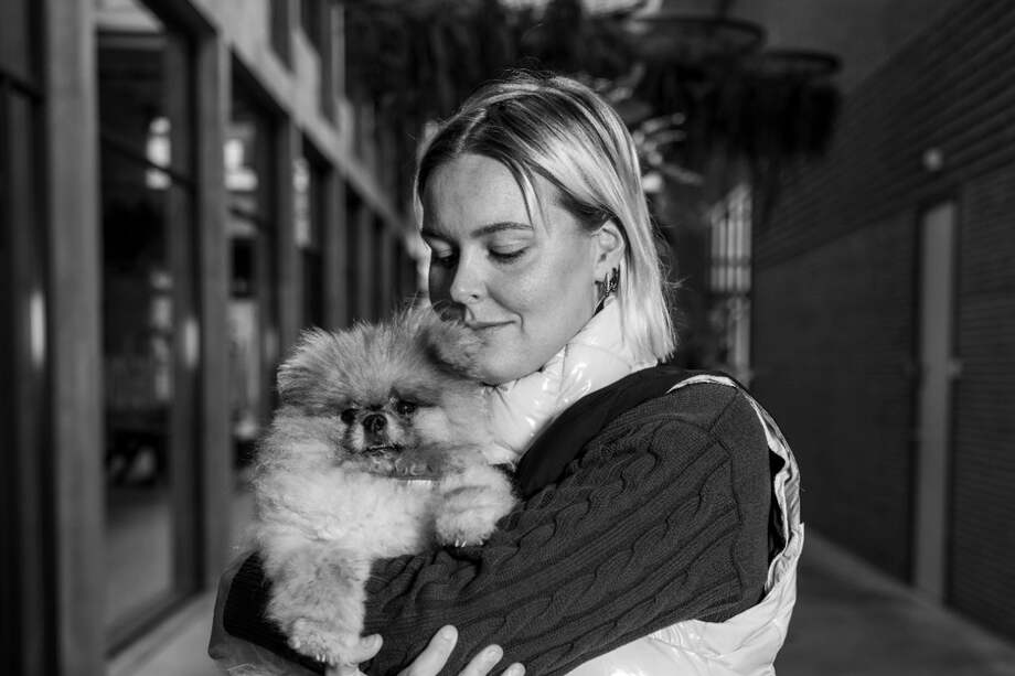 Sharon Van Rouwendaal y su mascota, Rio.
