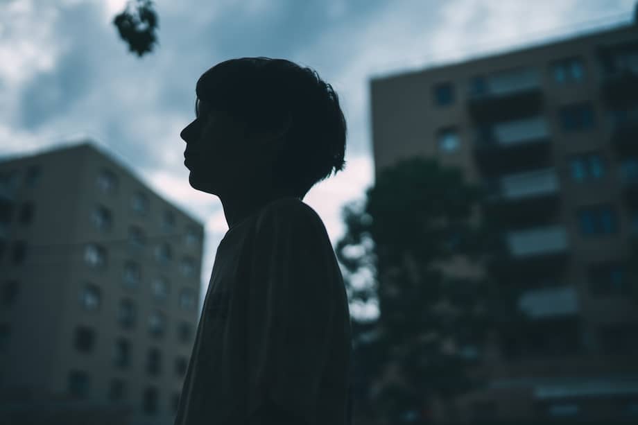 Aprender a pensar críticamente a menudo va contra nuestras motivaciones primarias, y es una habilidad que debe ser desarrollada.