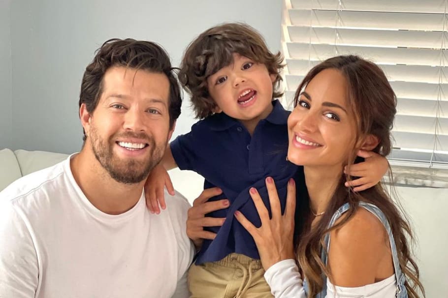 Valerie Domínguez, junto con su esposo Juan David Echeverry y su hijo Thiago.