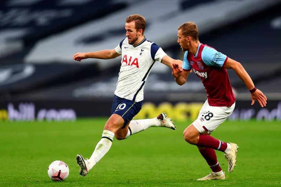 Harry Kane, una de las figuras del empate entre Tottenham y West Ham, ante la marca de Tomas Soucek.