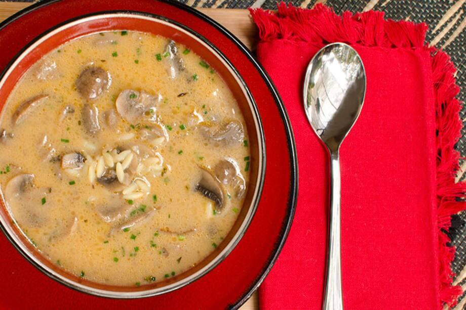 Receta del día: Sopa con variedad de champiñones y orzo