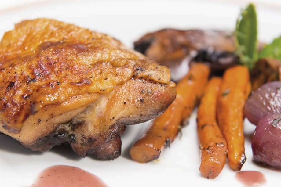 Receta para el fin de semana: Contramuslos de pollo horneados con laurel y champiñones