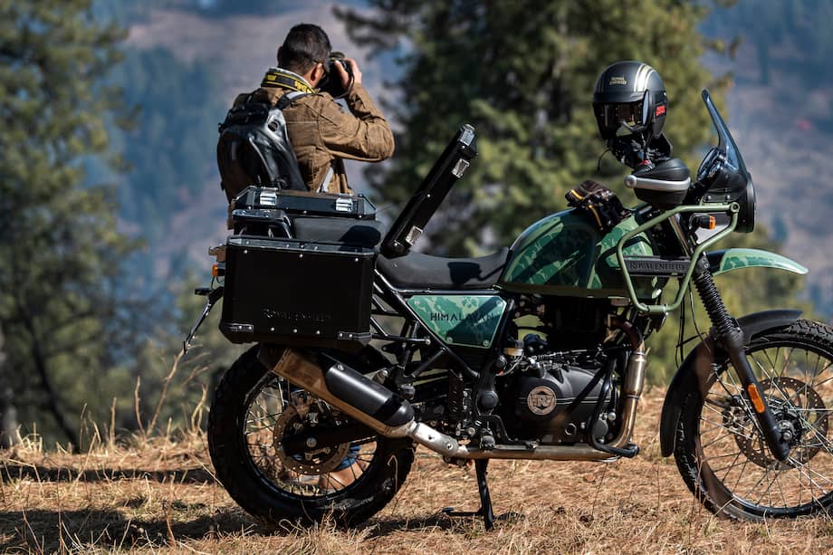 Himalayan BS6 está disponible en cinco colores para el mercado colombiano: Granite Black, Mirage Silver, Pine Green, Rock Red y Gravel Grey.