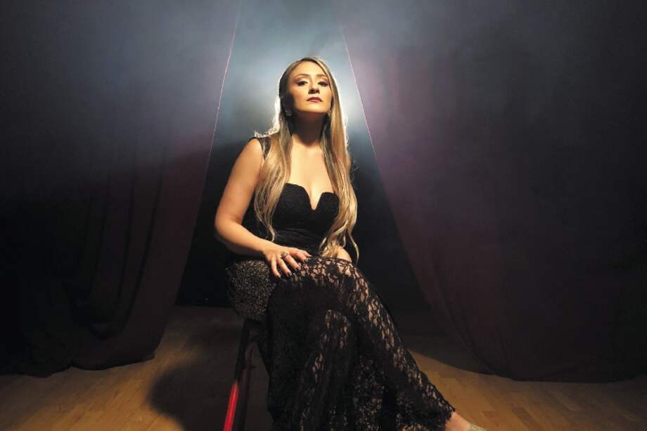 Ana Ro, quien también se desempeña como periodista en la emisora Vibra Bogotá, les canta a la vida y a los sentimientos. / Archivo particular