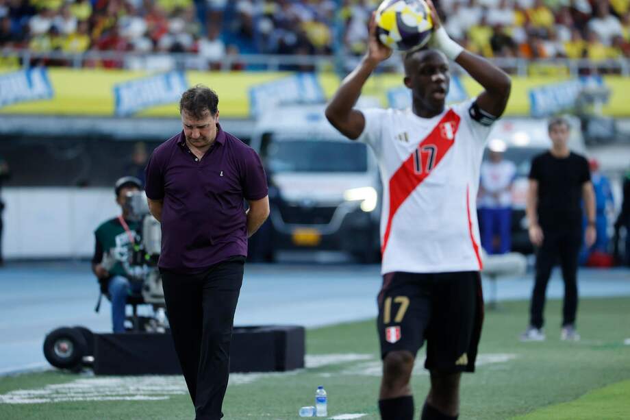 Néstor Lorenzo (izq.), en el partido de la selección de Colombia.