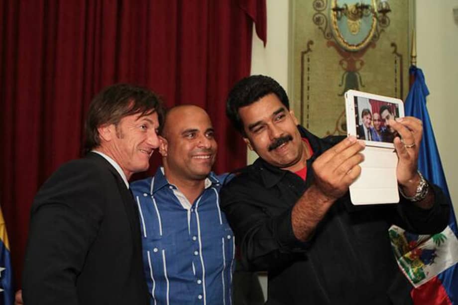 Nicolás Maduro se une a la moda del selfie con Sean Penn