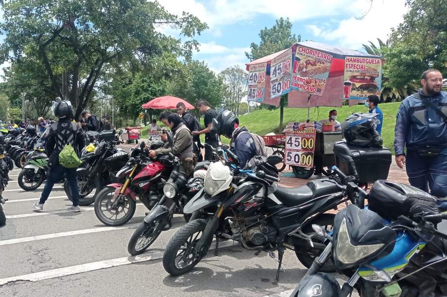 Los motociclistas no podrán circular con parrillero hombre este fin de semana.