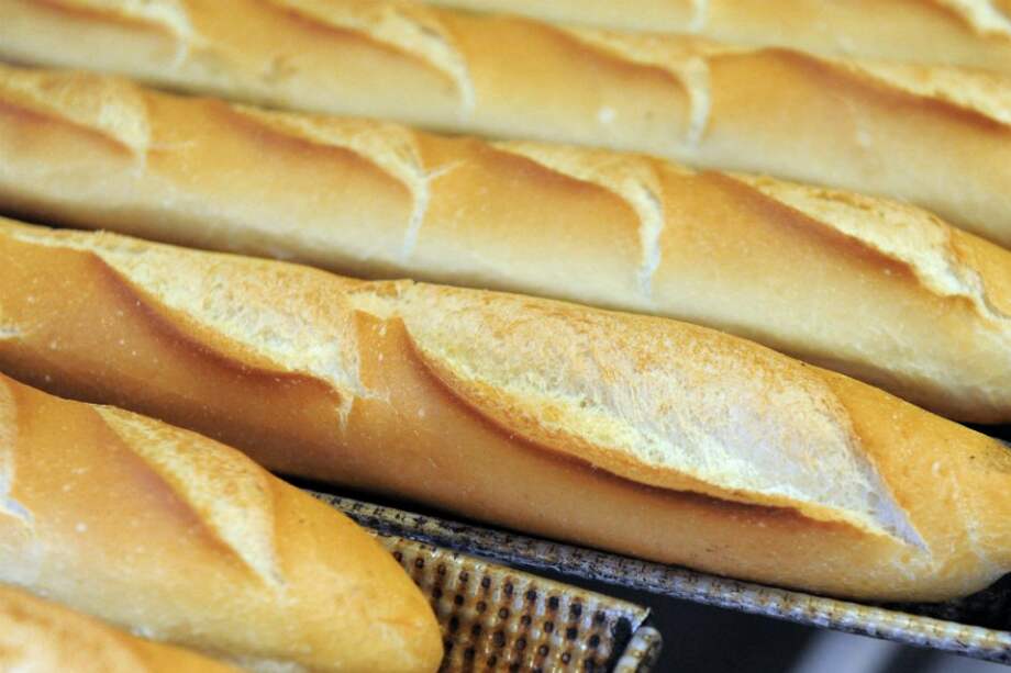 Las autoridades no informaron cuál es la demanda diaria de pan en La Paz. / AFP