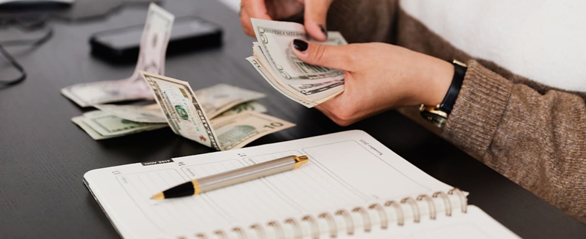 Ritual para atraer el trabajo soñado en 2024 con sal y agua. Así lo debes hacer