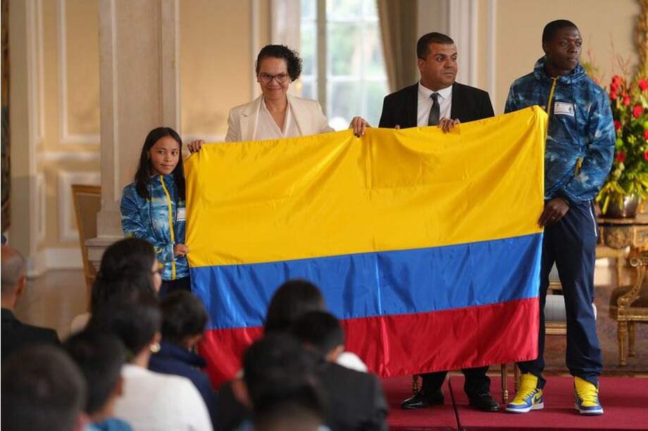 De izquierda a derecha: Zharit Rodrígez, la ministra Astrid Rodríguez, Julio César Ávila y José Alejandro Messú.