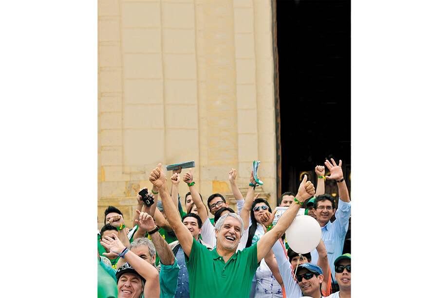En su campaña, Enrique Peñalosa dice querer ser una revolución contra la politiquería, al tiempo que ofrece paz e igualdad sin corrupción. / AFP