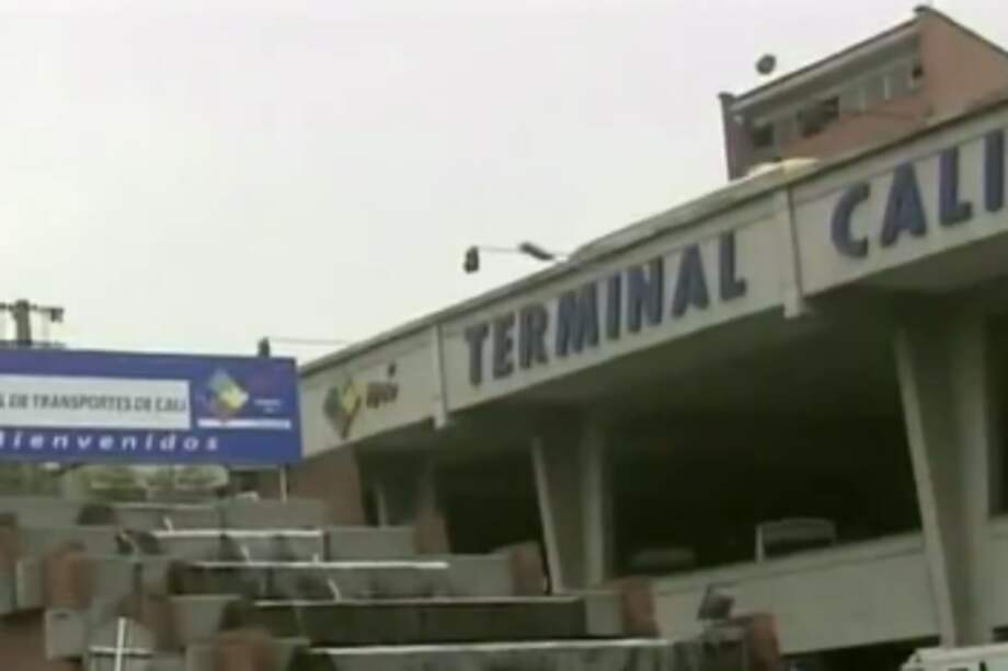 Impiden a enfermo usar baño en terminal de Cali por falta de dinero