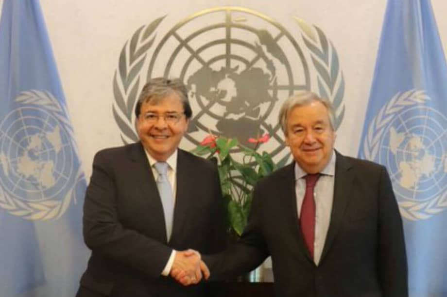 El canciller (izquierda) sostuvo que informó al secretario general de la ONU "los avances de la política de paz con legalidad". / Tomada de Twitter @CarlosHolmesTru