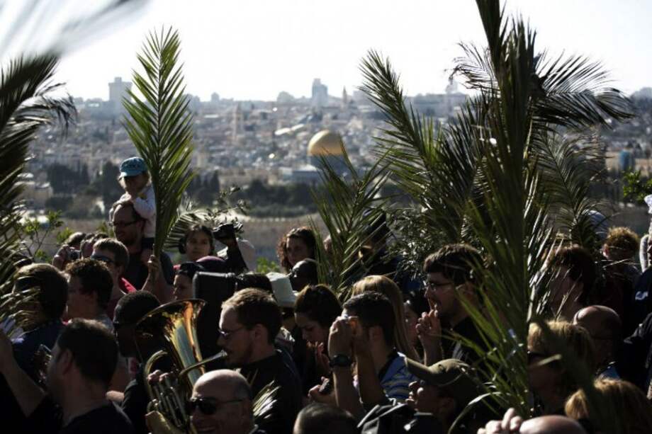 Feligreses rememoran la entrada de Cristo en Jerusalén
