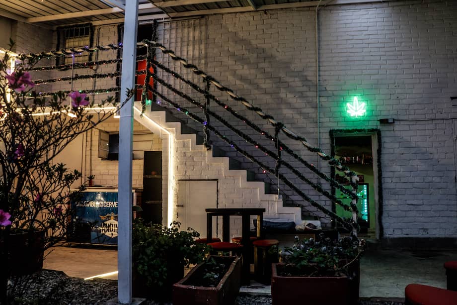 La música, el humo y la conversación marcaron una Navidad distinta para quienes participaron en la primera novena fumable abierta al público en Bogotá.