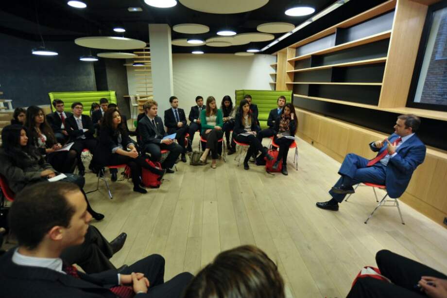 Futuros servidores públicos tienen un espacio en la Fundación Botín