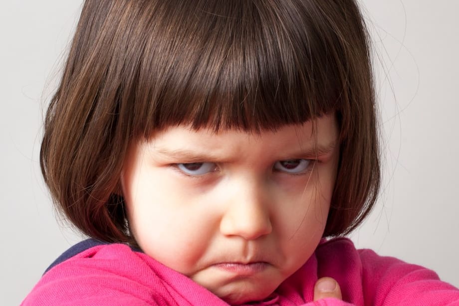 modales de los niños, niña brava, niña de mal genio