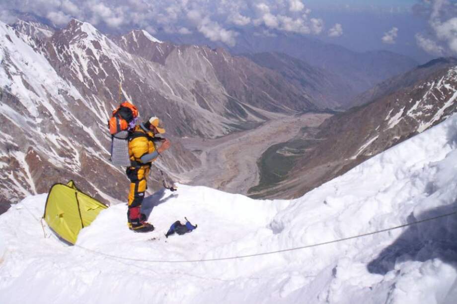 Un colombiano intenta escalar la tercera montaña más peligrosa del mundo