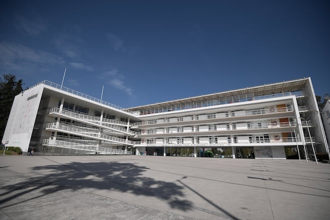 Inscripción a universidades públicas y derechos de grado serán gratis para unos estudiantes
