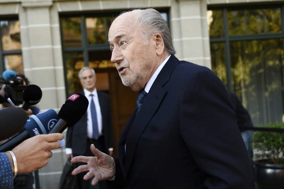 Joseph Blatter a la salida de su audiencia con el TAS. / AFP