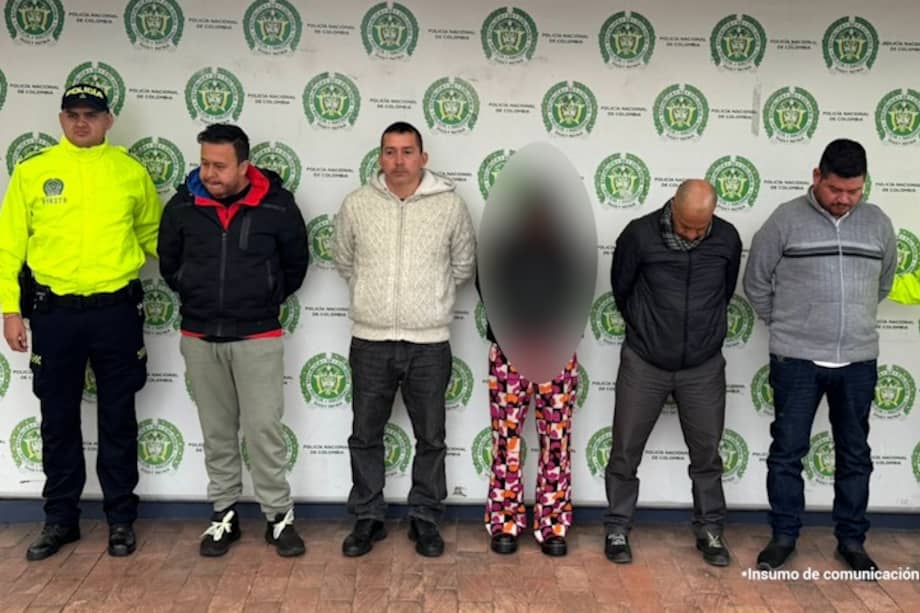 Cuatro funcionarios de Migración Colombia y otros individuos, fueron judicializados por tráfico de migrantes, concierto para delinquir, entre otros delitos.