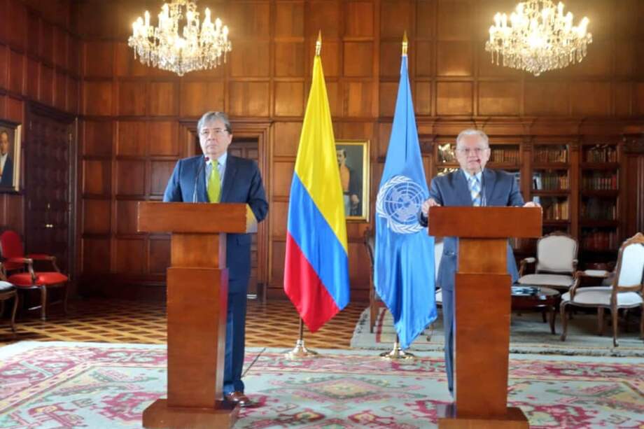 El canciller Carlos Holmes Trujillo y Eduardo Stein, Representante de ACNUR la OIM para el tema venezolano. / Ministerio de Relaciones Exteriores de Colombia