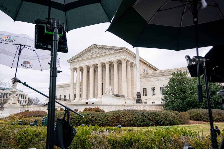 El Tribunal Supremo de Estados Unidos sentó este miércoles en el banquillo a Twitter para estudiar si la empresa es responsable de ayudar a instigar un atentado terrorista.