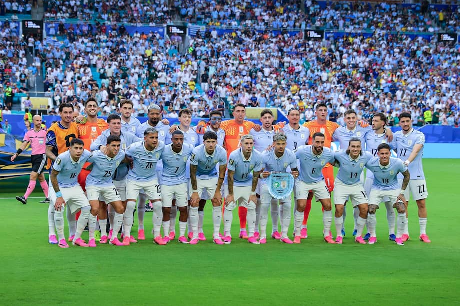 Jugadores de Uruguay en su partido debut contra Arabia Saudita.