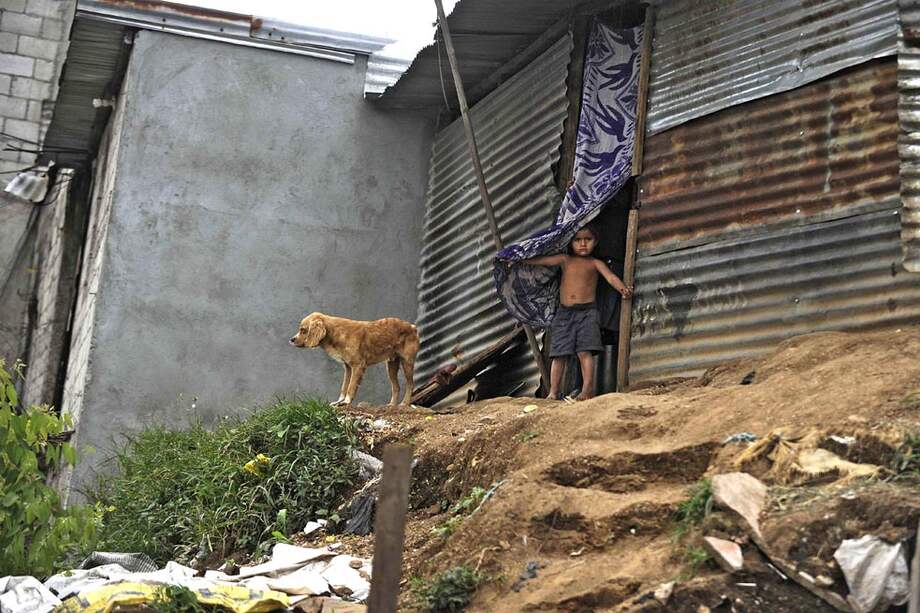 El 99% de la población mundial debe repartirse el 52% de la riqueza global. El otro 48% está en manos del 1%. / AFP